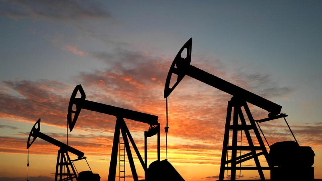 Petrol fiyatları Orta Doğu gerilimi ve arz adımlarıyla geriledi