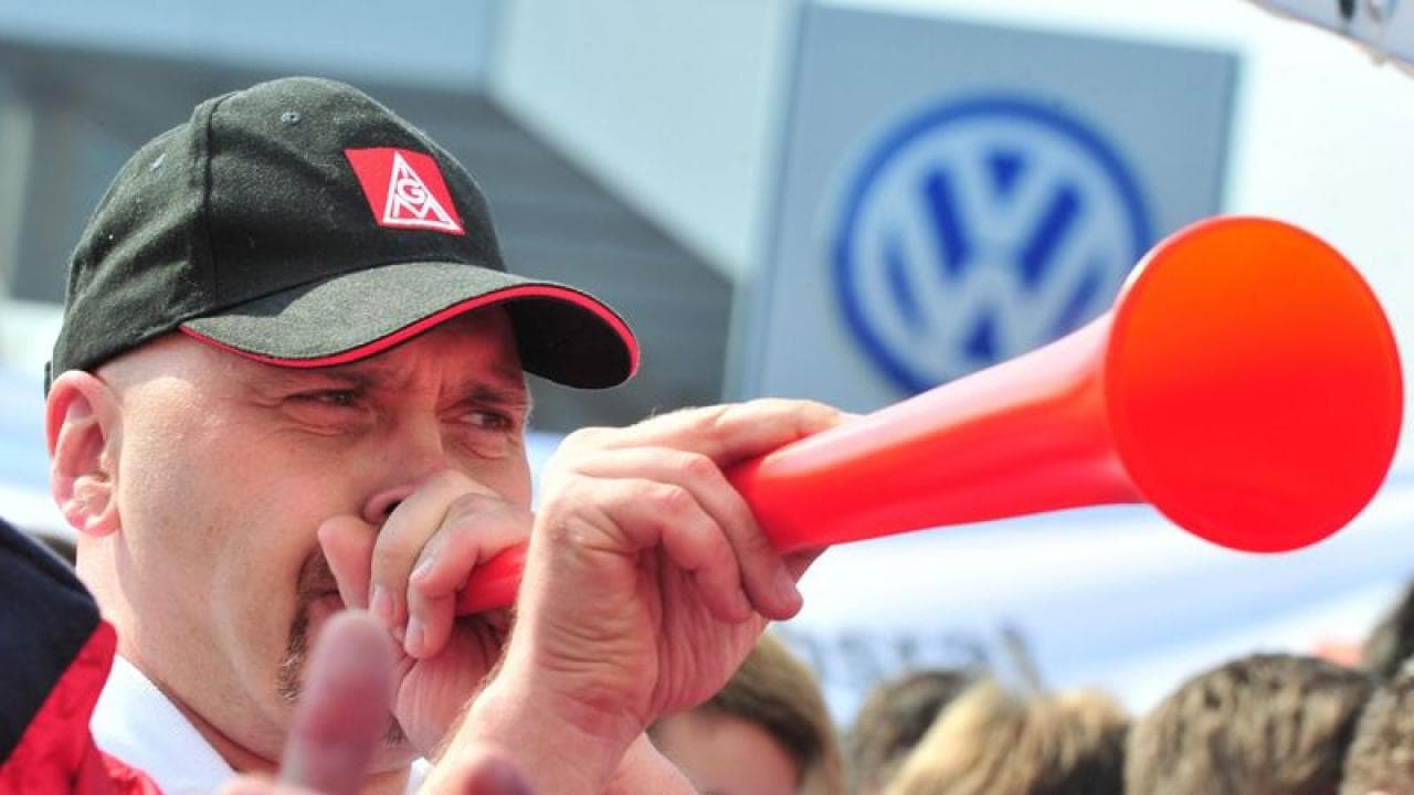 Volkswagen yönetiminden 660 bin çalışan için 2030’a kadar zamları durdurma planı