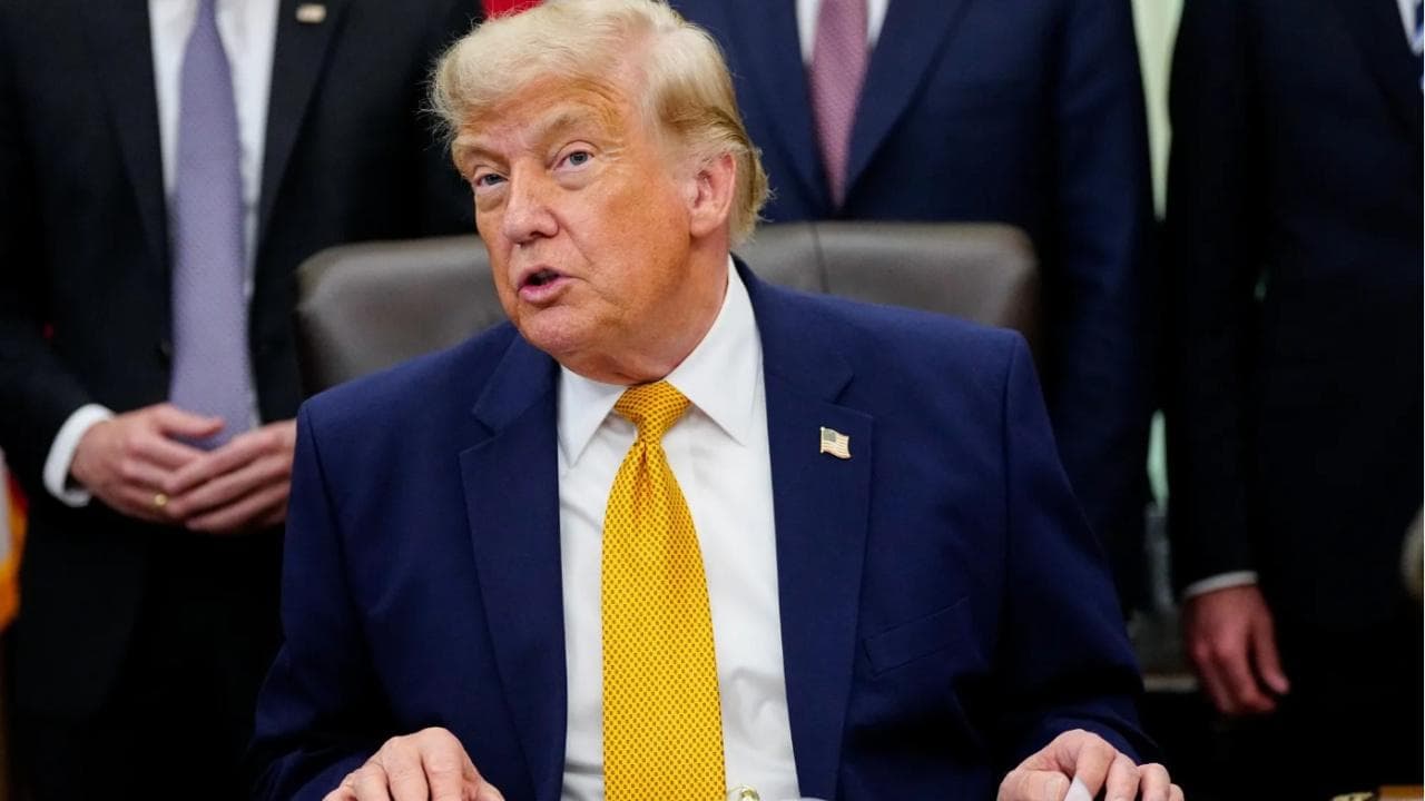Trump: Fransa'daki protestolar okullarla değil, göçle ilgili