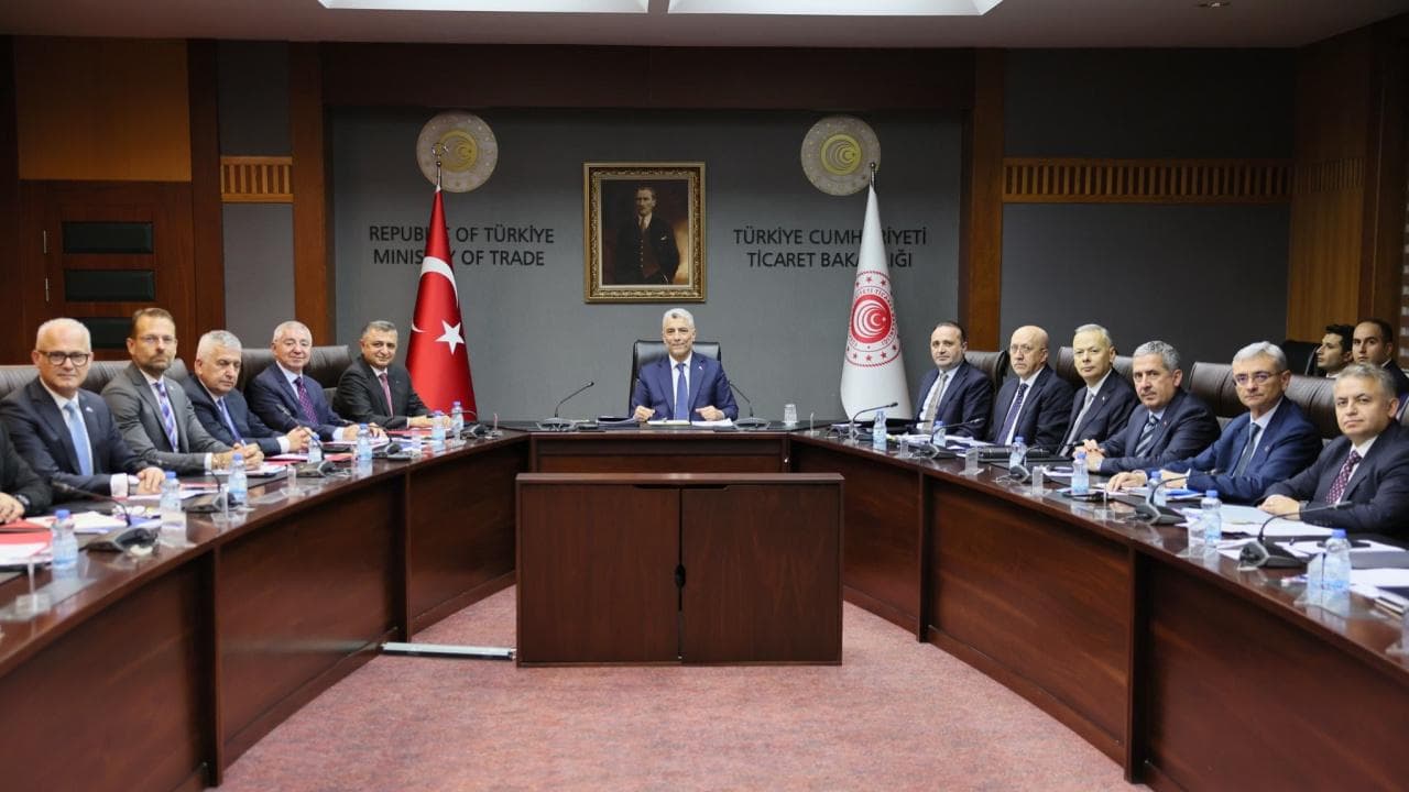 Bakan Bolat otomotiv sektörü temsilcileriyle 'Made in EU' politikasını görüştü