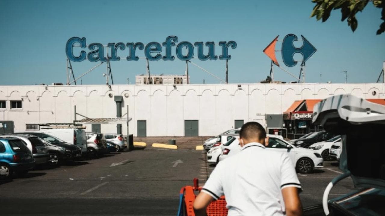 Carrefour, Fransa'daki olaylar nedeniyle kâr tahminini düşürdü