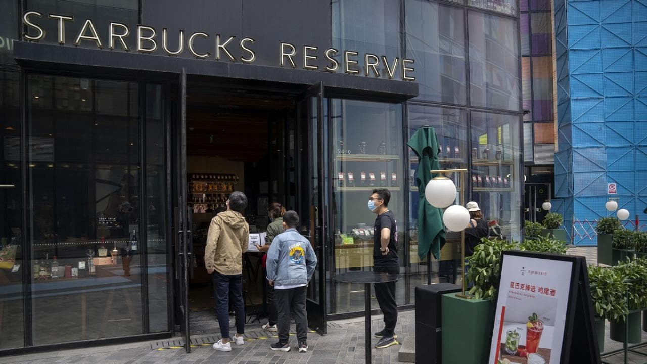Starbucks Çin'de alışverişsiz oturma dönemini kapatıyor