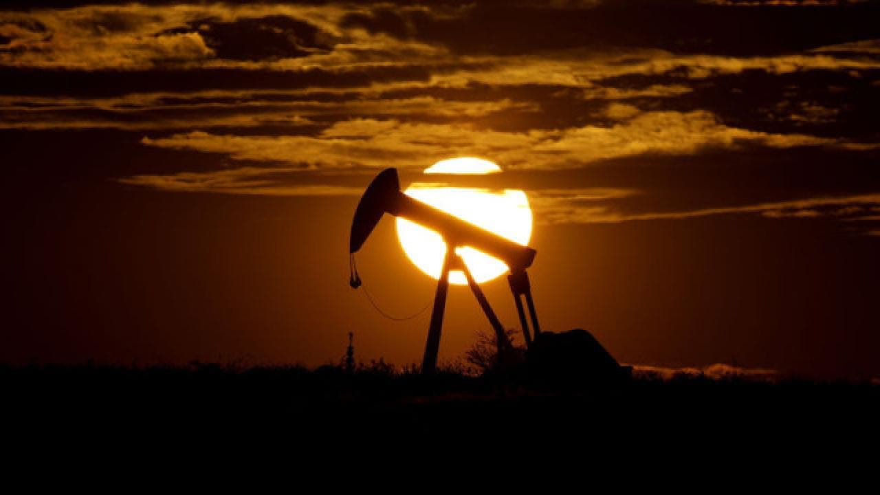 Petrol beş ayın zirvesinin ardından yatay seyretti