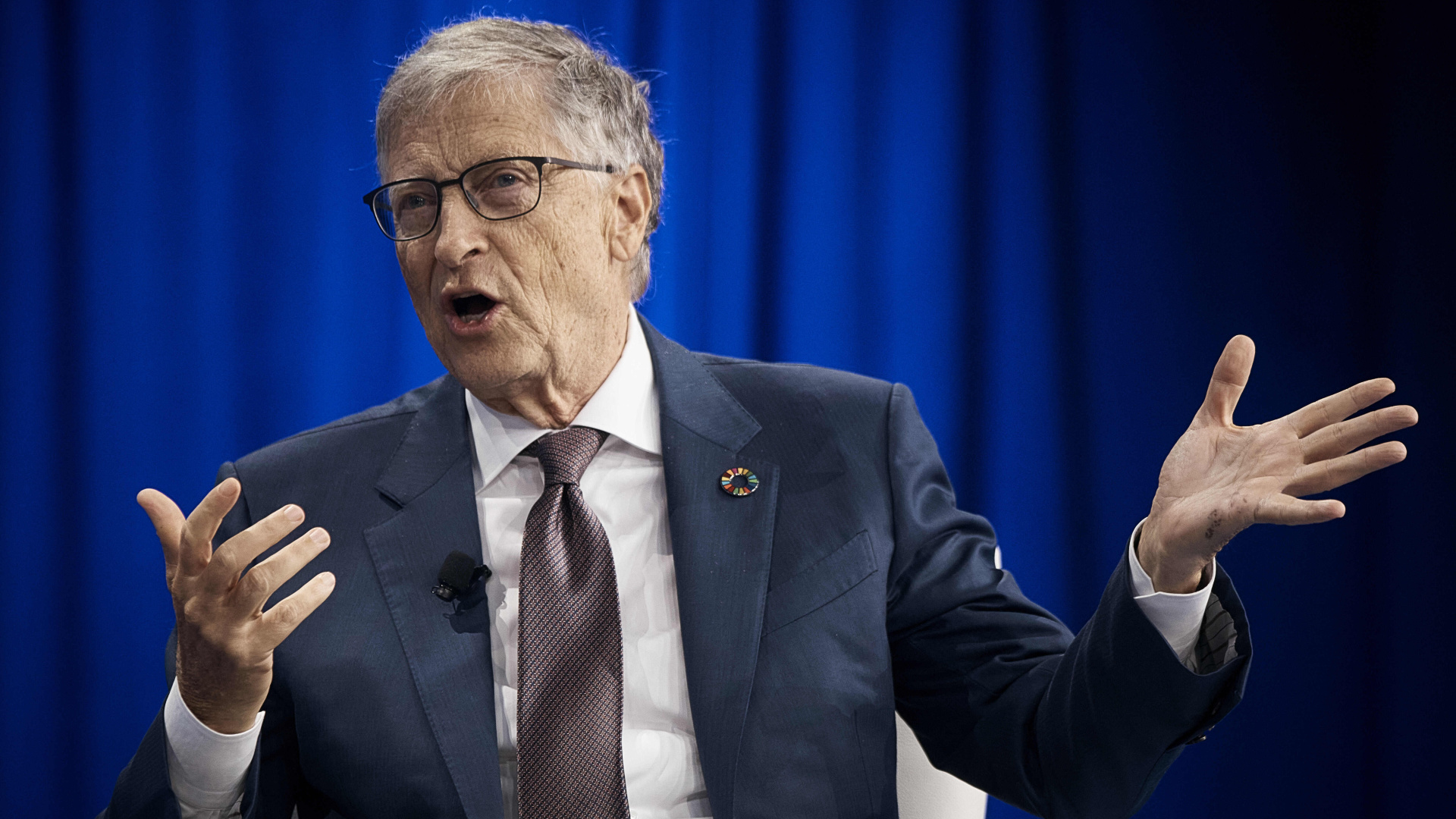 Bill Gates, yapay zeka risklerinde hükümetlerin geride kaldığını söyledi