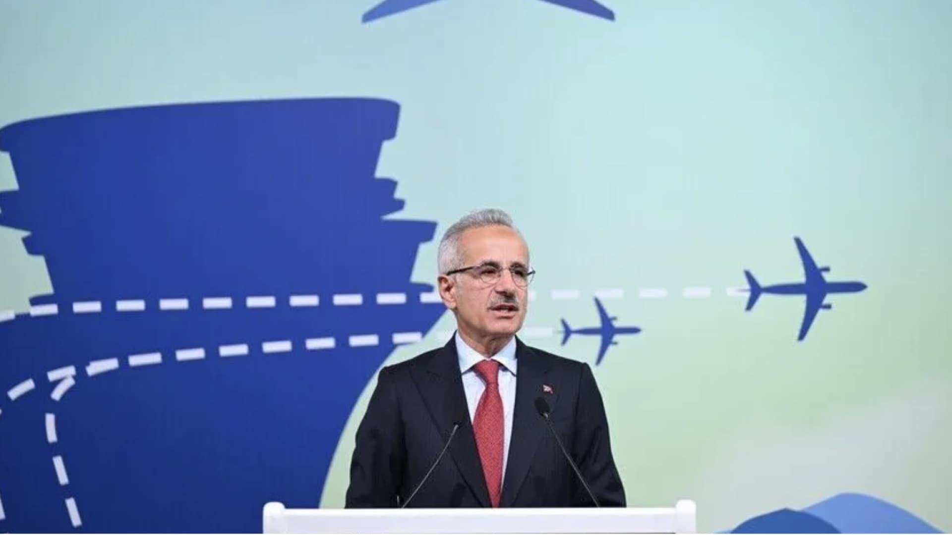 Bakan Uraloğlu: Uçuş Rehberim 623 binden fazla indirildi
