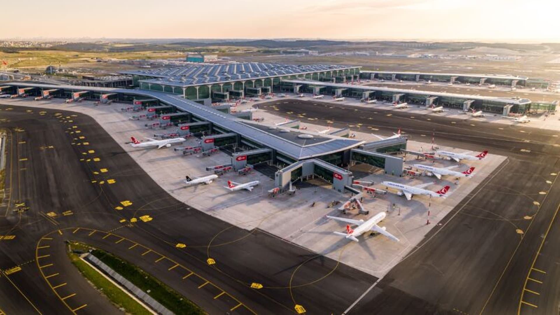THY Başkanı Şeker: İstanbul Havalimanı’nın 4. pisti hizmete açıldı