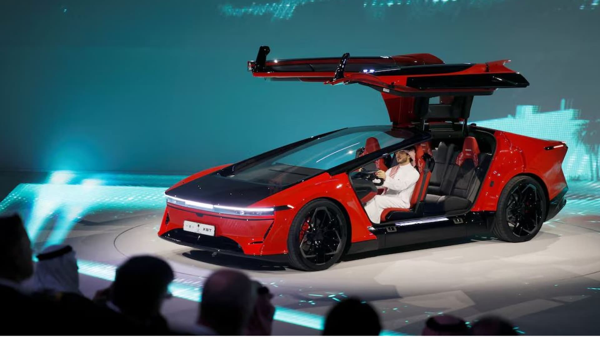 Suudi Arabistan ilk yerli otomobili CEER EXOBOT'u tanıttı