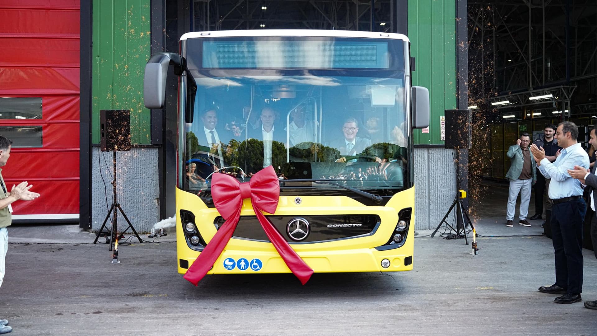 Mercedes-Benz Conecto otobüslerinin seri üretimi Otokar’ın Sakarya fabrikasında başladı