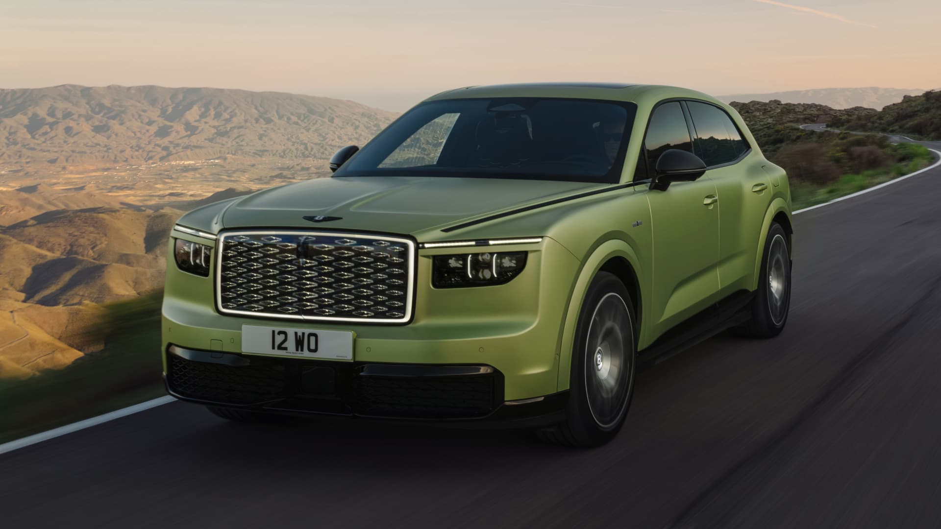 Bentley, ilk seri üretim elektrikli modeli Torcal’ı tanıttı