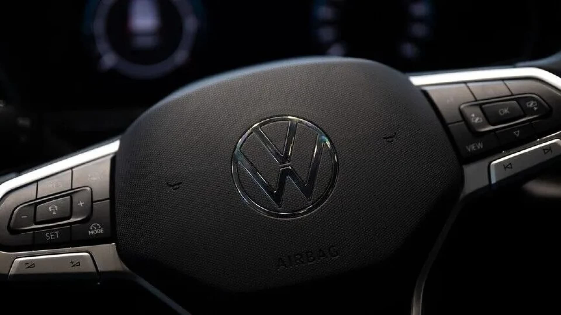 Volkswagen Grubu, direksiyon arızası riski taşıyan 2,8 milyon aracı geri çağıracak
