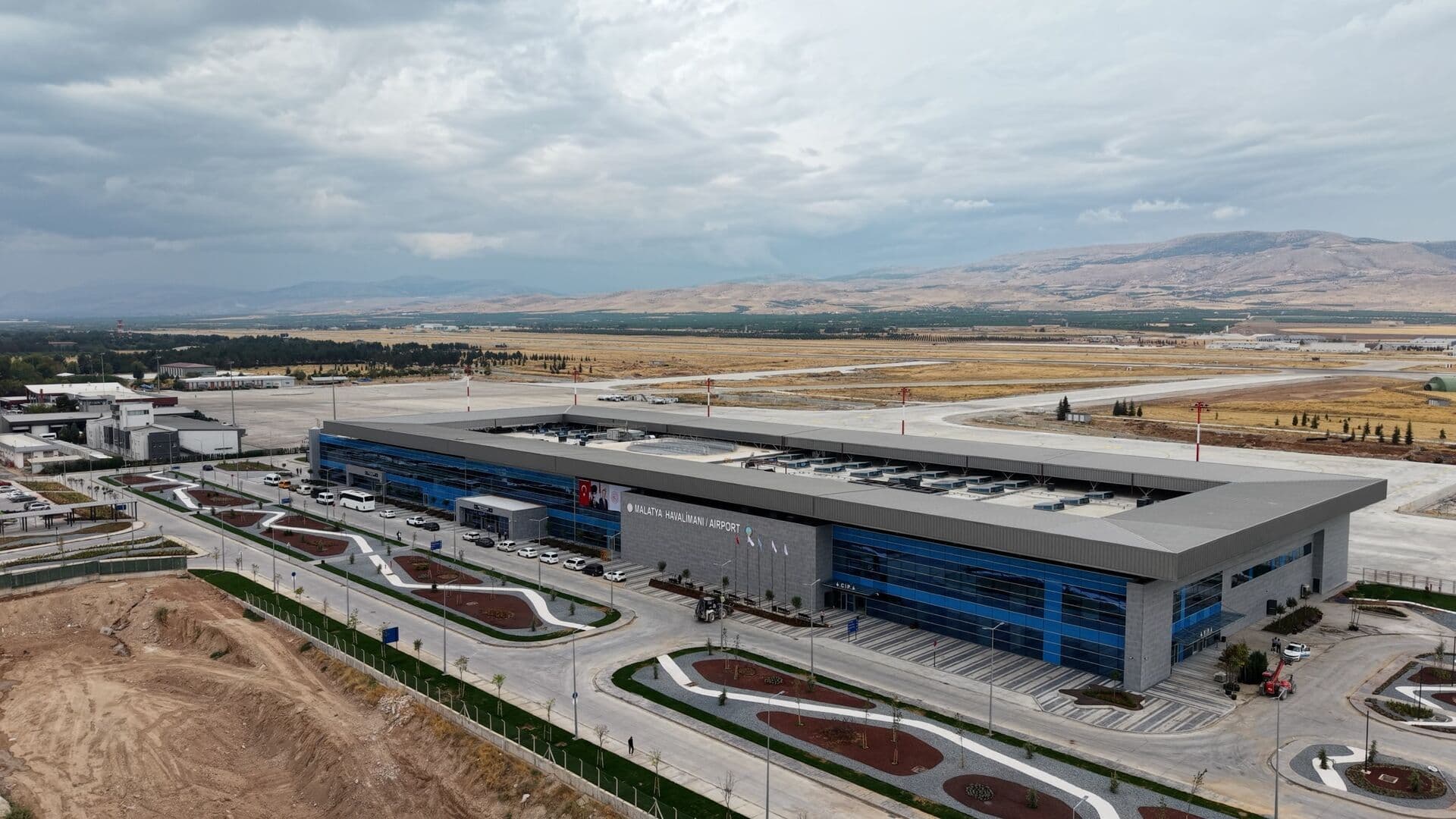 Malatya Havalimanı’nın yeni terminal binası hizmete açıldı
