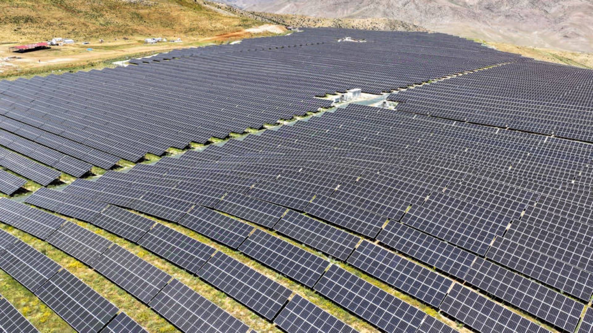 Güneş ve rüzgarın elektrik üretimi ağustosta 9,9 milyar kilovatsaatle rekor kırdı