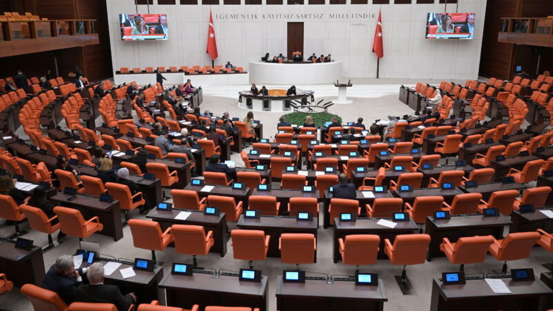AK Parti: Fon soruşturması için TBMM araştırma komisyonuna şimdilik gerek yok