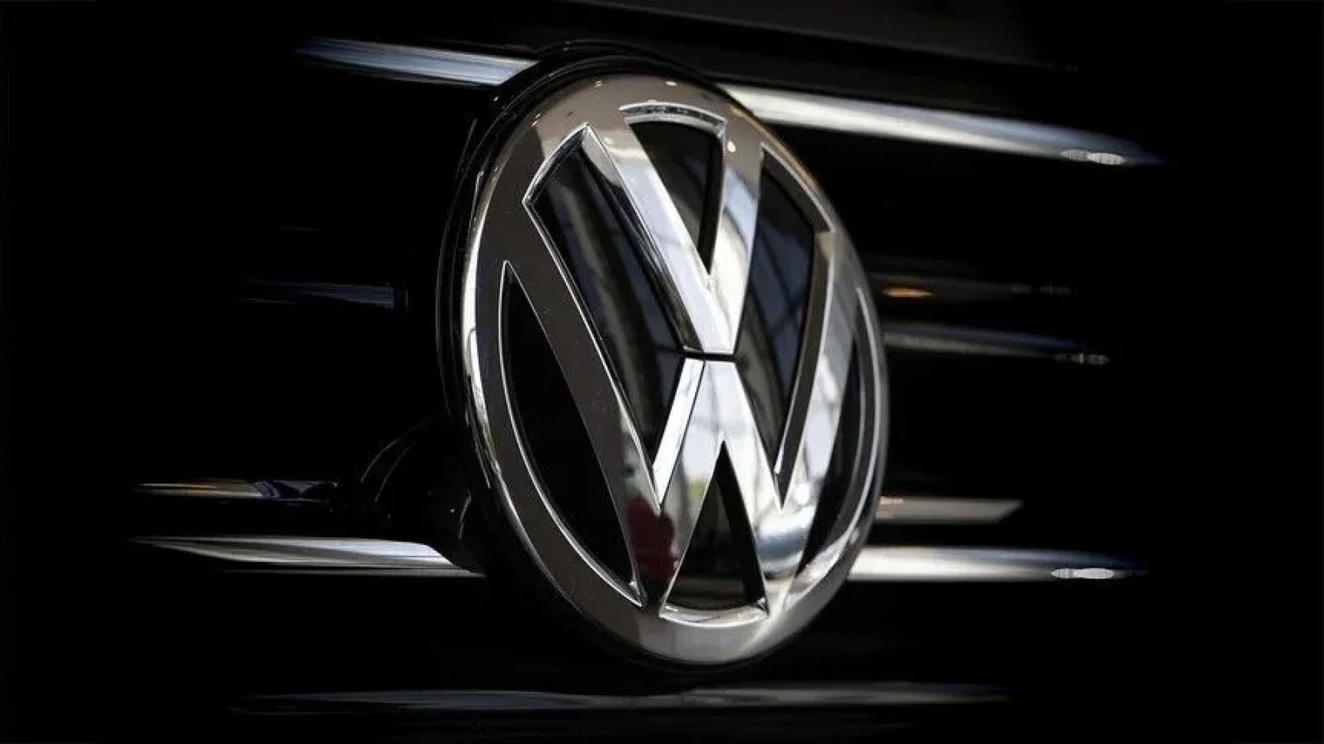 Volkswagen yönetiminden 2030’a kadar ücret artışlarını askıya alma planı