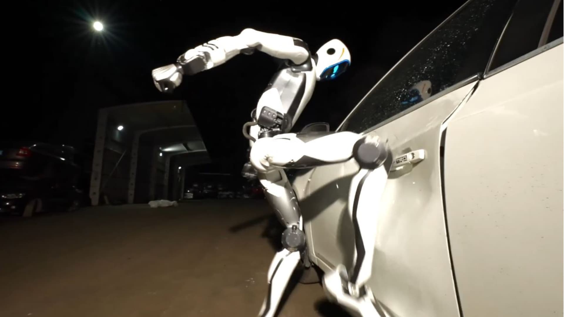 Çin’den robot koruma: Kung fu da yapıyor