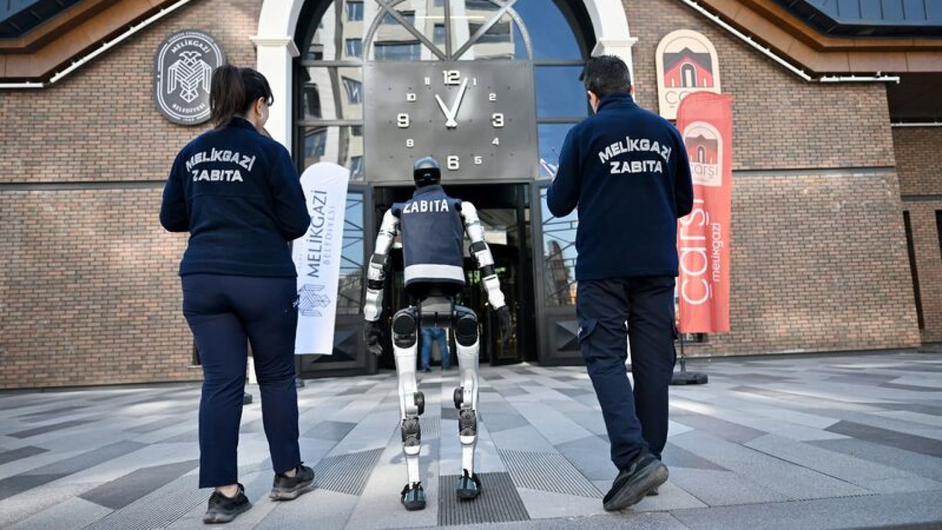 Kayseri'de robot MEGA esnafı denetledi