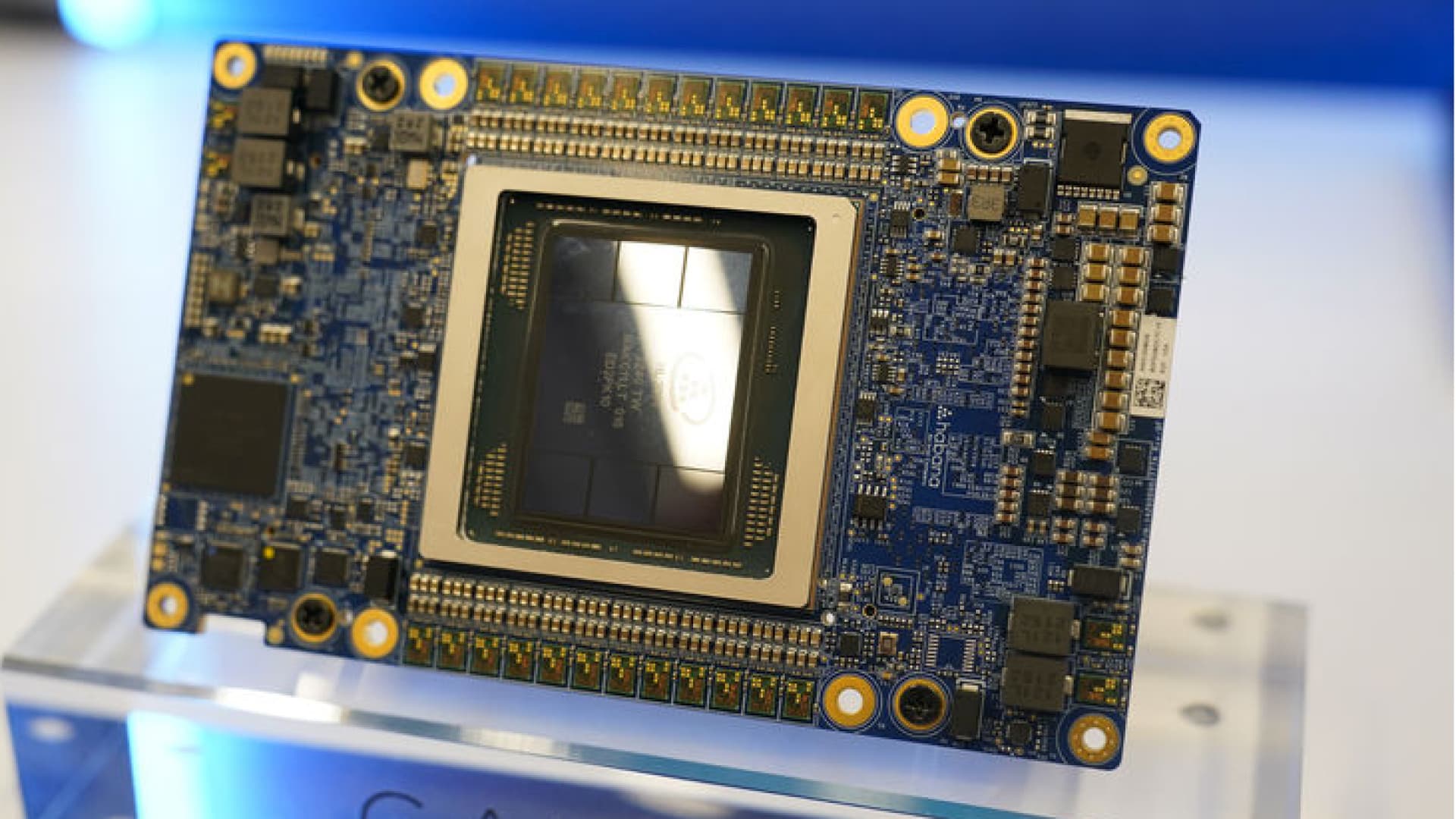 Intel'in geliri arttı kârı geriledi