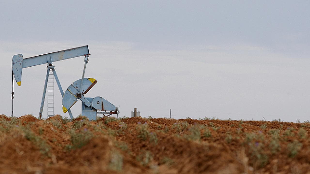 Diplomasi beklentileri Brent petrolünü yüzde 4 düşüşle 99,75 dolara çekti