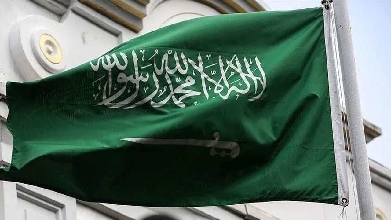 Riyad'da patlama sesleri: Husilerin balistik füze saldırısı engellendi