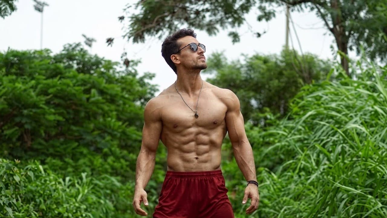 Oyuncu Tiger Shroff’un aracına Mumbai’de silahlı saldırı düzenlendi