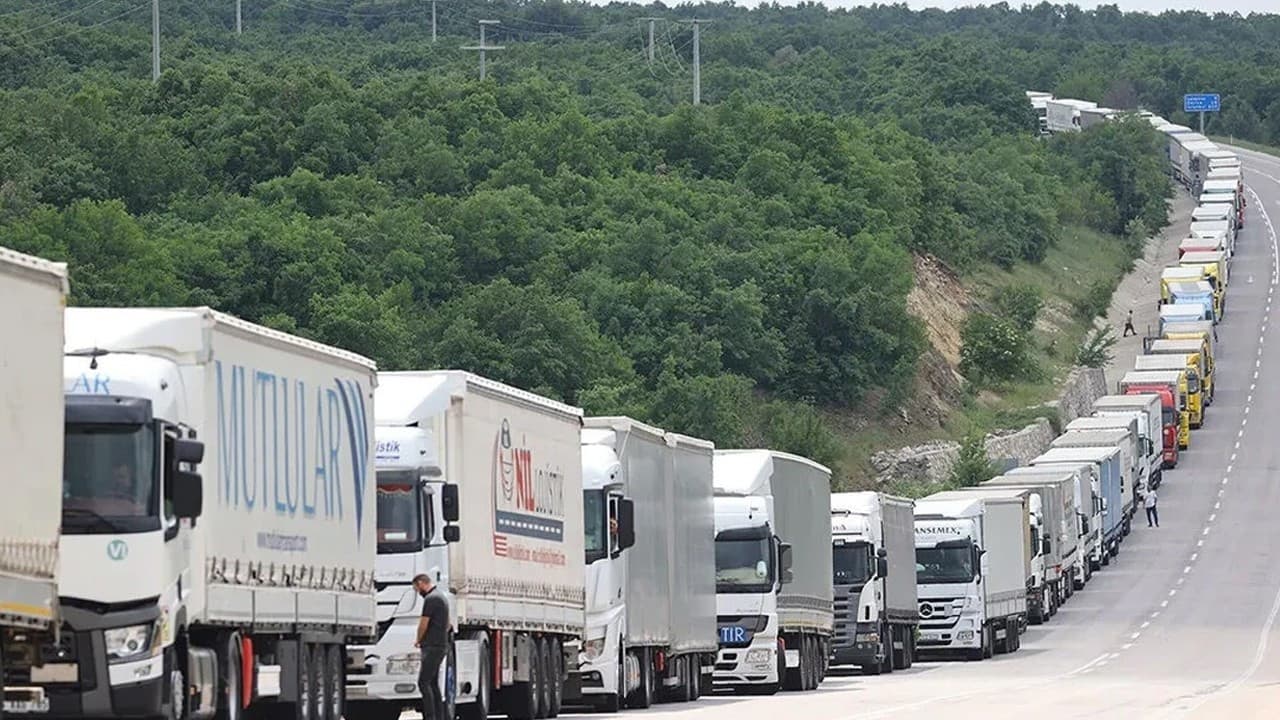 Hamzabeyli Sınır Kapısı'nda tır kuyruğu 27 kilometreye ulaştı