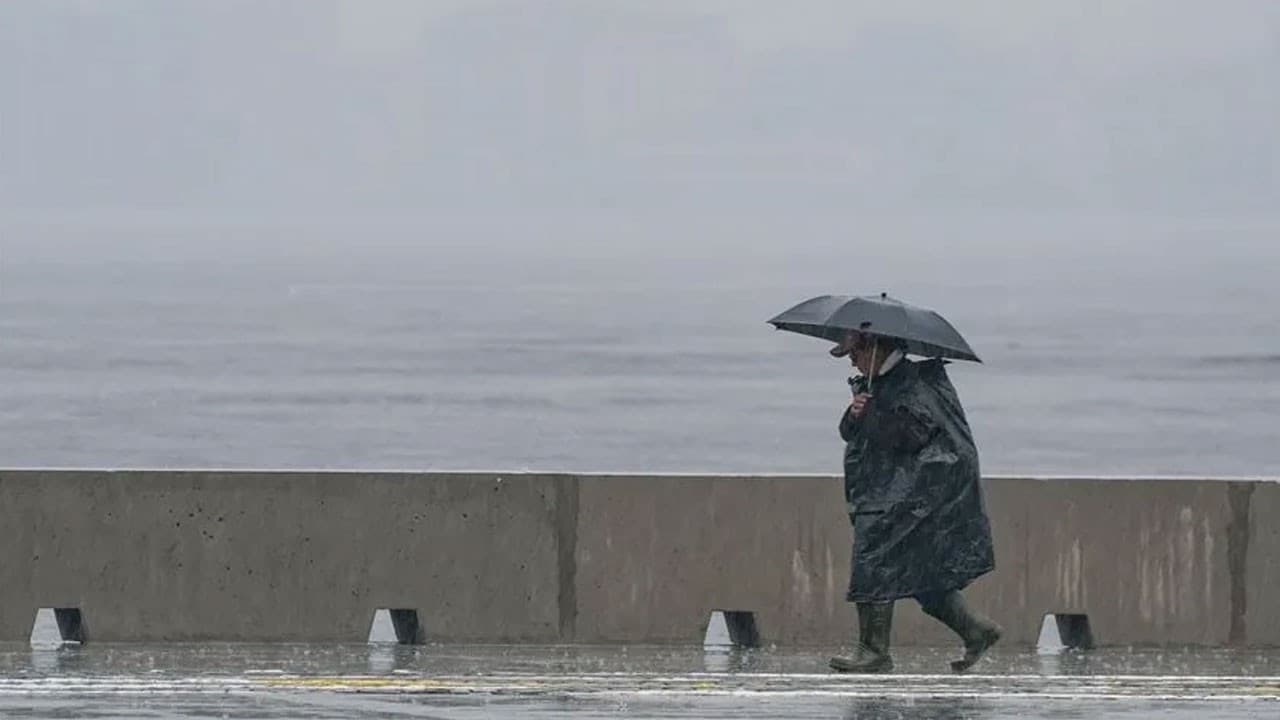 Meteoroloji Batı Karadeniz için kuvvetli sağanak ve 100 kilometre hızında fırtına uyarısı yaptı