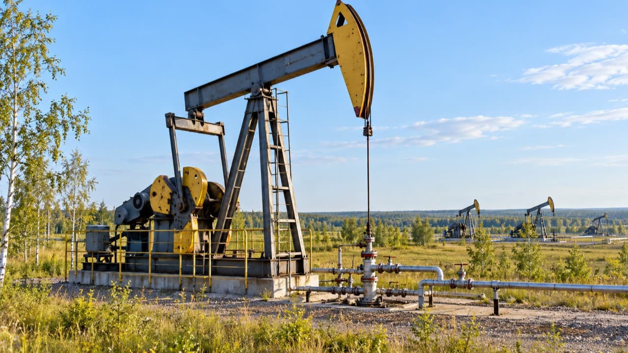 Brent petrol 110 dolar seviyesinden geriledi, Rus dizelinin bir bölümü Türkiye’ye gelecek