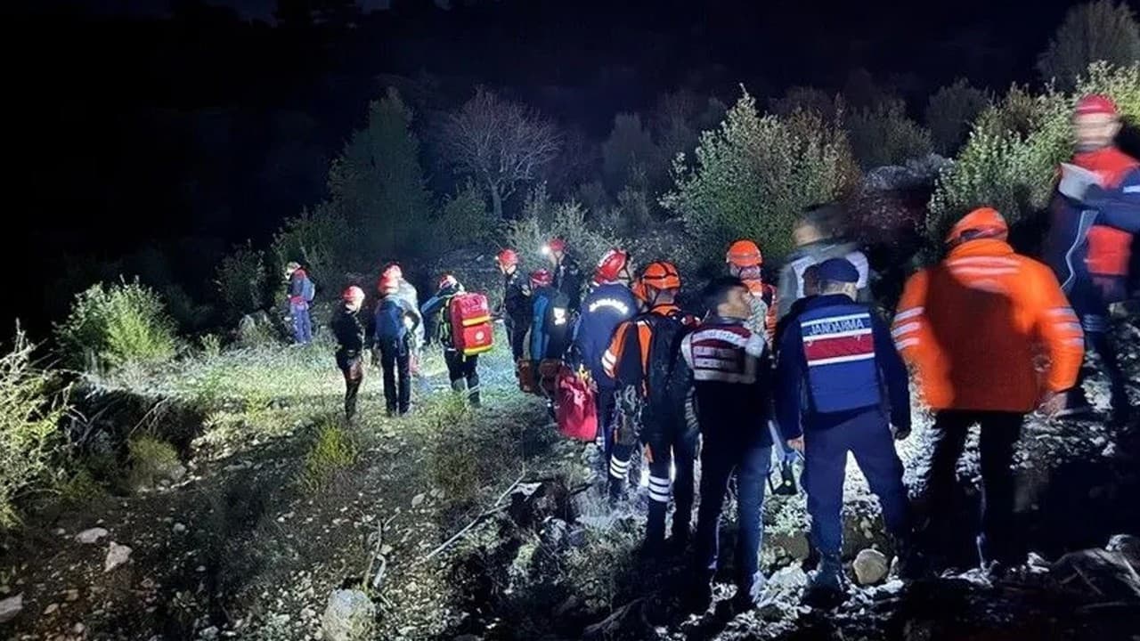 Isparta Yazılı Kanyon’da mahsur kalan 10 İHH gönüllüsü kurtarıldı