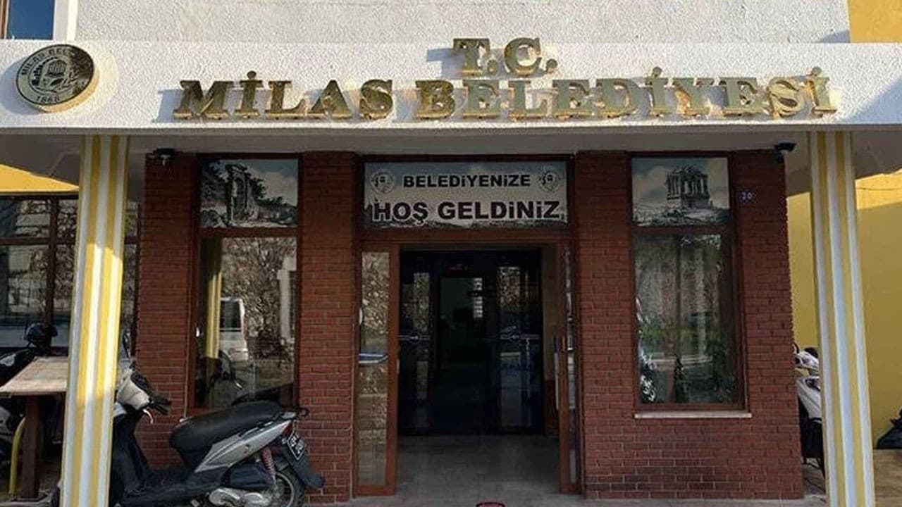 Milas Belediyesi'ne operasyon: Polis belediye binasına giriş ve çıkışları durdurdu