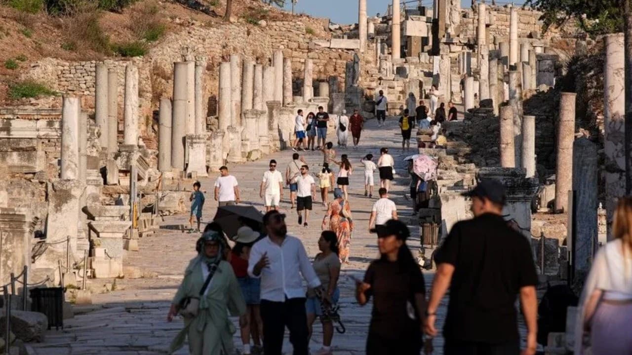 Turizm verileri açıklandı: Daha az seyahate, daha çok para harcandı