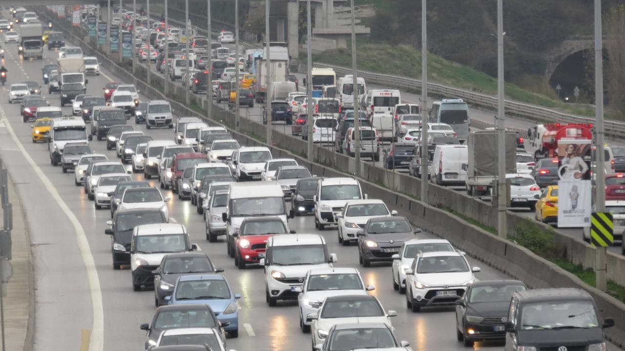 TÜİK: Trafikteki araç sayısı ağustosta 165 bin 582 arttı