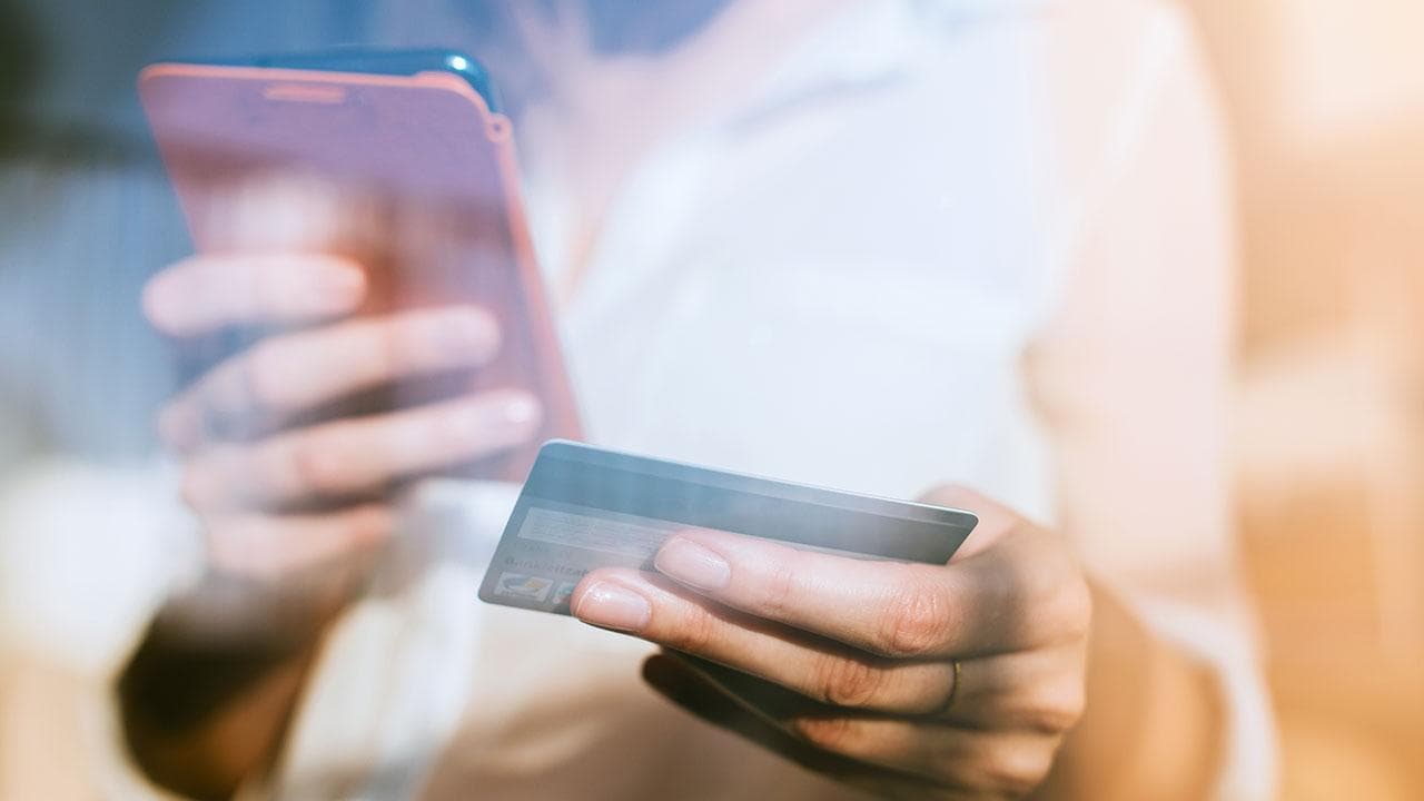 Uzmanlar, e-ticaret alışverişlerinde IBAN ve sahte bağlantı dolandırıcılığına karşı uyardı