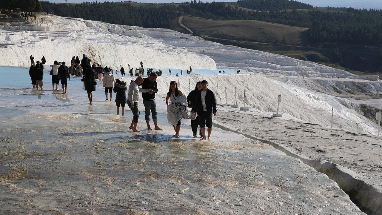 Turizm gelirinde 2027 hedefi 70 milyar dolar