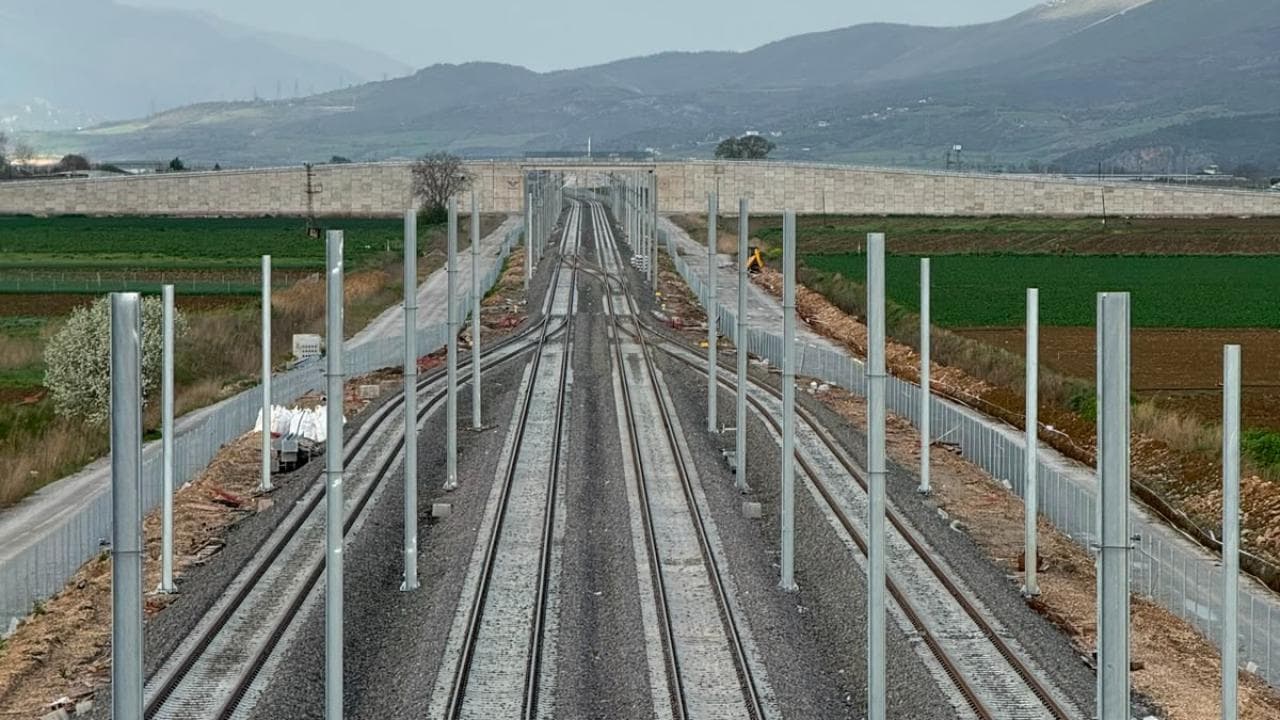 Ulaştırma Bakanı Uraloğlu: Demir yolu ağı 2028'de 17 bin 287 kilometreye çıkacak